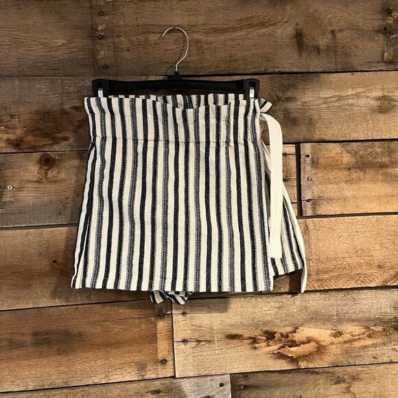 Urban Outfitters striped skort - Picture 1 of 8